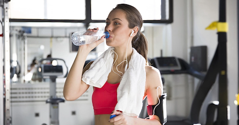 5 lý do tại sao bạn cần uống nước trong khi tập thể dục