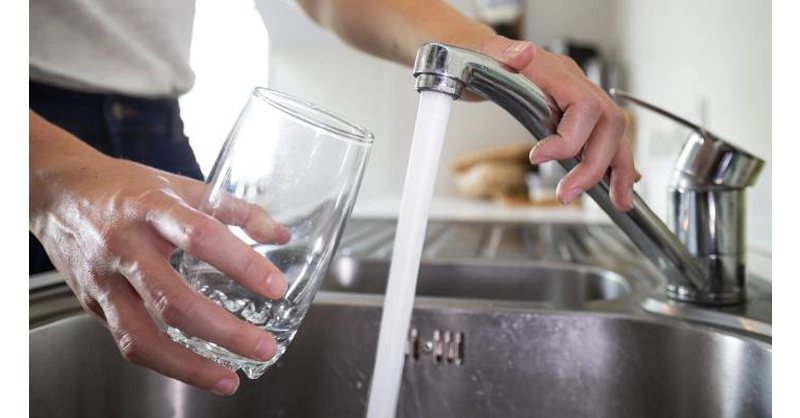 Sự khác biệt giữa nước tinh khiết, nước cất và nước máy và đâu là lựa chọn tốt nhất để uống